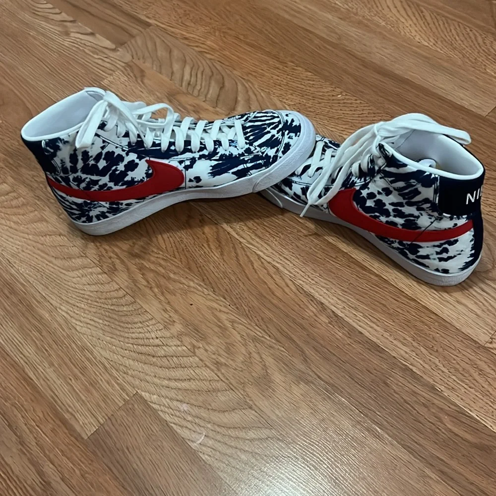 Nike Men’s High-Top Sneakers White Navy with Red Swoosh